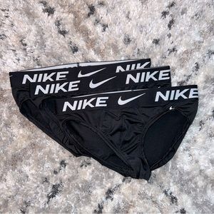 3 Nike Briefs